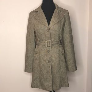 Better B herring bone patterned coat w/belt.